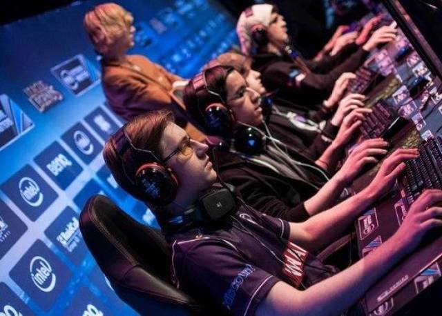 双队以三连 双队以三连