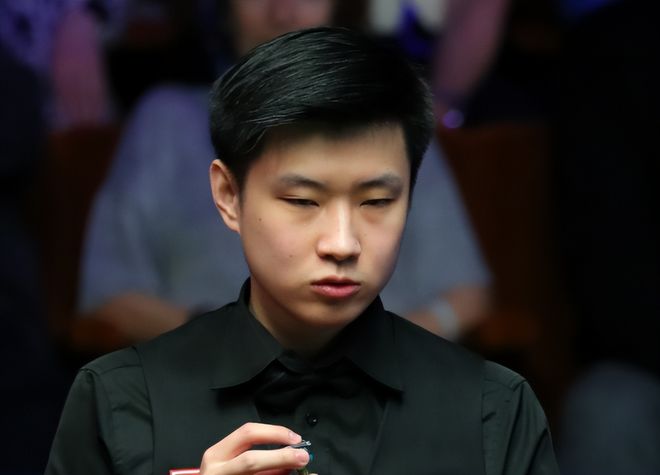 她的举动不 她的举动不